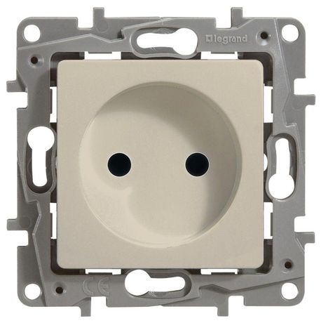 Розетка СП Etika 16А 2P+E немецк. стандарт винт. клеммы сл. кость Leg 672324 Legrand