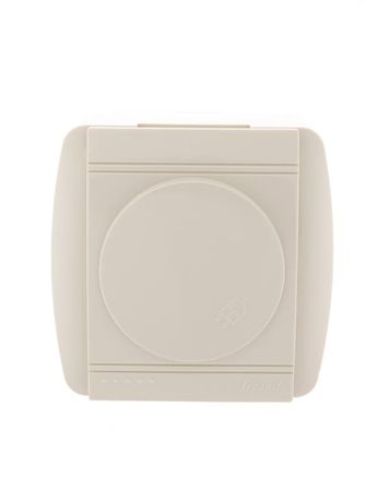 Розетка 1-м ОП Demet с заземл. защ. крышкой керамика крем. LEZARD 711-0300-123