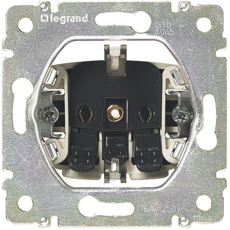 Розетка СП Valena 2К+3 авт. клеммы защ. шторки бел. Leg 774222 Legrand