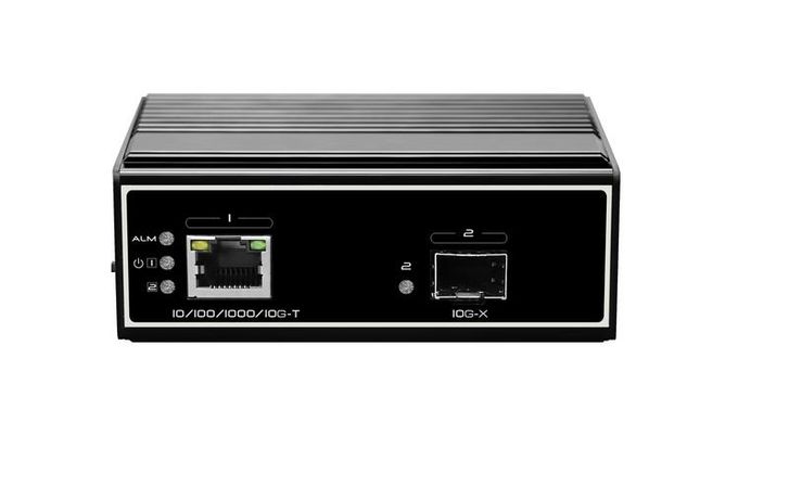 Медиаконвертер оптический индустриальный UTP10G-SFP+ industrial 10/100Мбит/с/1/2.5/10Гбит/с в 1.25/2.5/10Гбит/с 12В/1А питание компл. GIGALINK GL-MC-UTP10G-SFP10G-FI