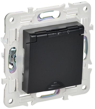 Розетка 1-м SKANDY 16А IP44 с заземл. защ. шторки крышкой SK-R11Bl черн. IEK SK-R16-16-44-K02