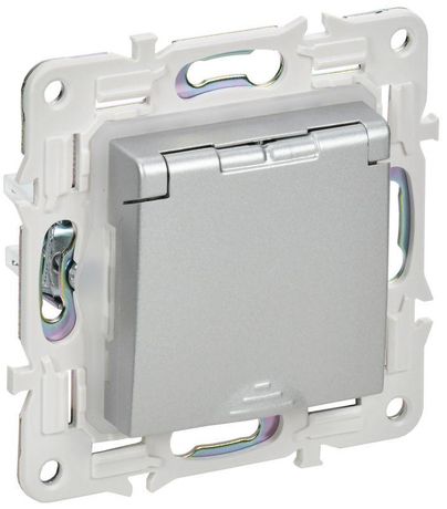 Розетка 1-м SKANDY 16А IP44 с заземл. защ. шторки крышкой SK-R11S серебр. IEK SK-R16-16-44-K23