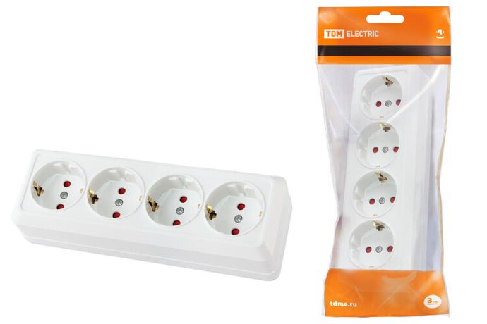 Розетка 4-х местная горизонтальная 2П+3 открытой установки IP20 16A с з/ш белая "Ладога" | SQ1801-0131 TDM