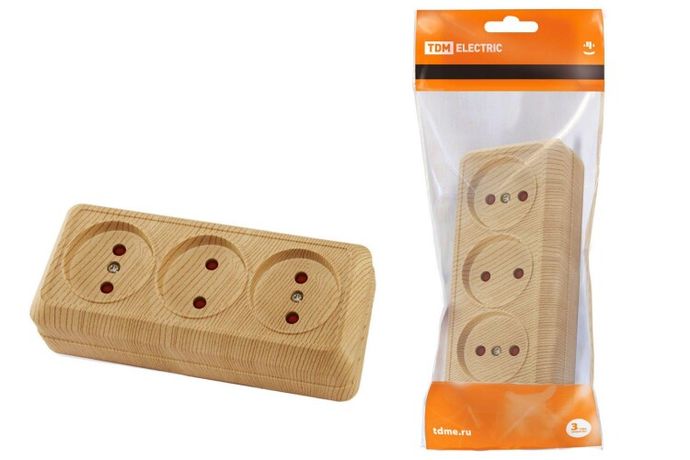 Розетка 3-х местная горизонтальная 2П открытой установки IP20 10A с з/ш сосна "Ладога" | SQ1801-0425 TDM