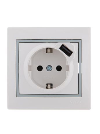 Розетка 1-м СП Mira 16А с заземл. + USB разъем сер. вставкой бел. LEZARD 701-0215-181