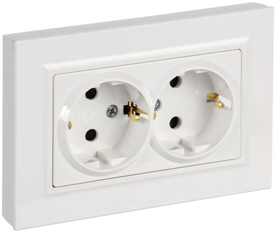Розетка 2-м BRITE РСшПл12-3-БрБ 16А с заземл. защ. шторками плоская в сборе бел. IEK BR-R28-16-K01-F-PRO