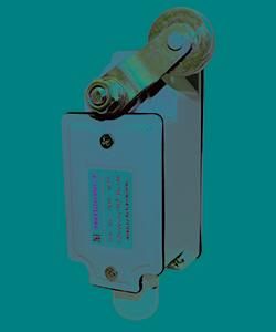 Выключатель путевой конечный ВП 16Е-23Б-131-55 У2.3 1НО+1НЗ IP55 рычаг с роликом сальником ход вправо без cамовозврата Электротехник ET518109