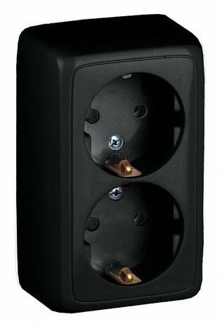 Розетка открытой установки, двухместная, с заземляющим контактом, изолирующей пластиной, цвет черный | РА16-153-08 HEGEL