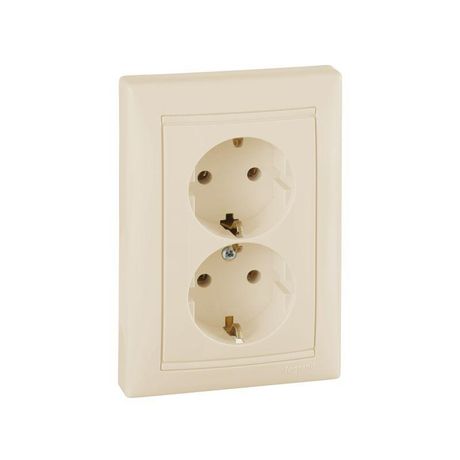Розетка 2-м СП Valena 16А IP20 2P+E с заземл. немецк. стандарт сл. кость (DIY-упак.) Leg 695616 Legrand