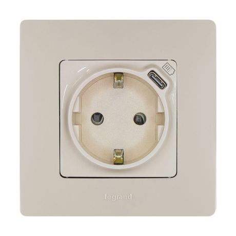 Розетка с заземлением USB тип C - Legrand Etika со шторками 16А 250В 1500мА 7,5Вт безвинтовые зажимы слоновая кость | 672388