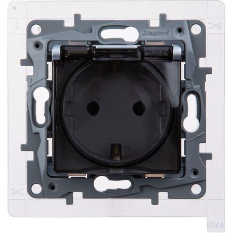 Розетка с заземлением IP44 - Legrand Etika со шторками защитной крышкой 16А 250В безвинтовые зажимы алюминий | 672426