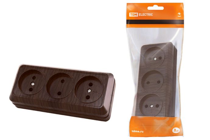 Розетка 3-х местная горизонтальная 2П открытой установки IP20 10A бук "Ладога" | SQ1801-0324 TDM