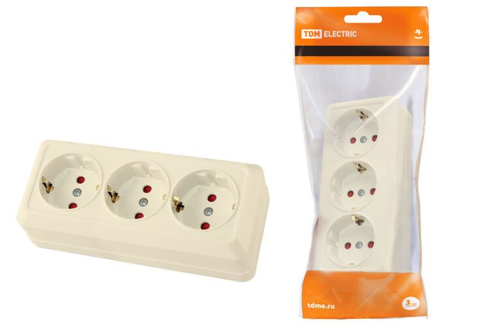 Розетка 3-х местная горизонтальная 2П+3 открытой установки IP20 16A с з/ш сл. кость "Ладога" TDМ | SQ1801-0227 TDM