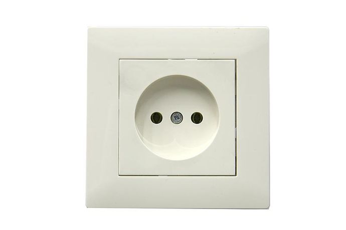 Розетка 1-м Karea RIZZ без заземл. керамика крем Makel 88010002