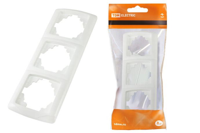 Рамка 3-х постовая вертикальная белая "Онега" | SQ1805-0028 TDM