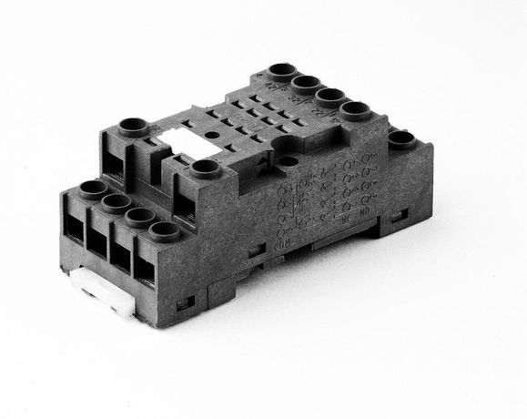 Розетка с винтовыми клеммами (под шайбу), для применения 55.32/ 85.02, Применять модули 99.01, Версия черный цвет (заказ минимум/кратно 1000шт), Поставляется Металлической клипсой-держателем 094.71 - 94720SMA FINDER 94.72.0SMA