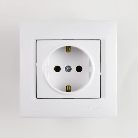 Розетка 1-м СП Karina с заземл. термопласт механизм бел. LEZARD 707-0288-122B