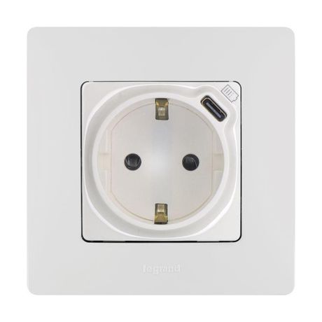 Розетка с заземлением USB тип C - Legrand Etika со шторками 16А 250В 1500мА 7,5Вт безвинтовые зажимы белый | 672288
