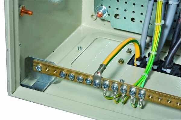 КРОНШТЕЙНЫ ДЛЯ КОЛЛЕКТОРА ЗАЗЕМЛЕНИЯ | NSYEDCOS Schneider Electric APC