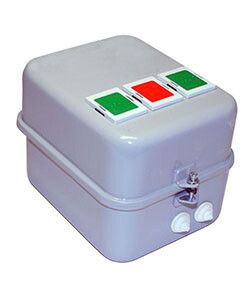 Пускатель электромагнитный ПМ12-010660 У3 В 10А 220В/50Гц AC 4НО+2НЗ IP40 реверсивный с реле РТТ5-10-1 7.0-10.0А корпусе кнопками ПУСК + СТОП R Электротехник ET006174