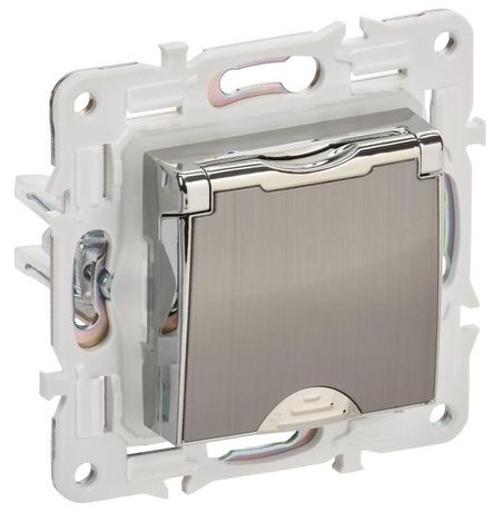 Розетка 1-м SKANDY 16А IP44 с заземл. защ. шторки крышкой SK-R11N никель IEK SK-R16-16-44-K50