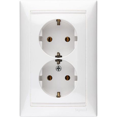 Розетка 2-м СП Valena 16А IP20 2х2P+E с заземл. немецк. стандарт на винтах в сборе бел. Leg 774400 Legrand