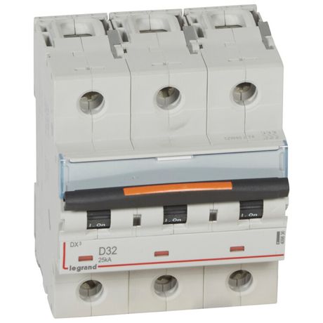 Выключатель автоматический трехполюсный DX3 32А D 25кА (4,5 мод) | 409836 Legrand