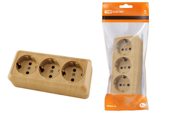 Розетка 3-х местная горизонтальная 2П+3 открытой установки IP20 16A сосна "Ладога" | SQ1801-0426 TDM