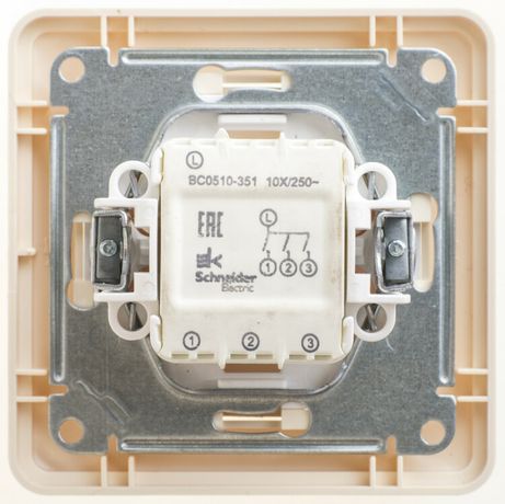 Выключатель 3-кл. СП W59 10А IP20 10AX в сборе сл. кость SE VS0510-351-28 APC