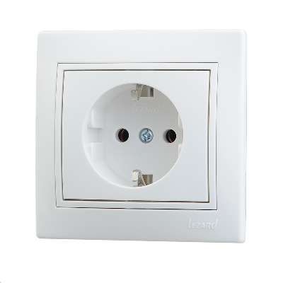 Розетка 1-м СП Mira с заземл. бакелит бел. вставкой LEZARD 701-0202-122B