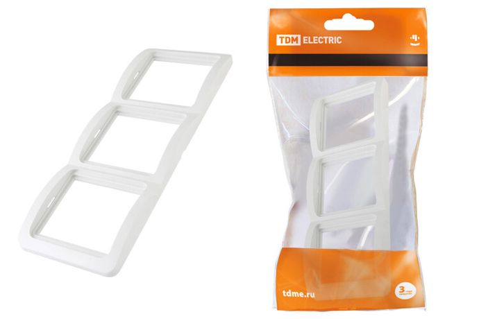 Рамка 3-ая вертикальная белая "Валдай" | SQ1804-0020 TDM