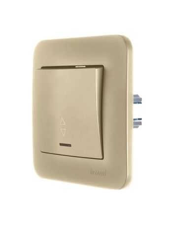 Переключатель проходной 1-кл. 1п СП ASTI 10А IP20 с подсветкой зол. LEZARD 7081-3636-114 LEZARD арт. 7081-3636-114