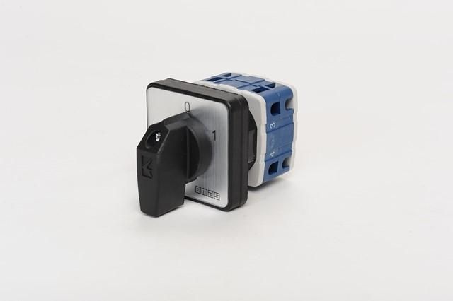 Переключатель управления двигателем трехфазный (0-1) 16А EMAS PSA016MS331S