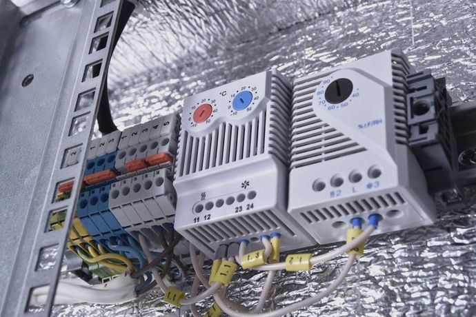 Шкаф коммутационный напольный ШТВ-1-24.7.6-43АА-Т1 24U 745х645мм передн. двер. метал. 800кг сер. ЦМО 1622063