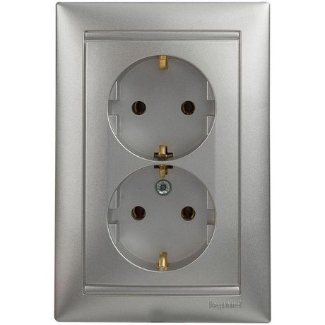 Розетка 2-м СП Valena 16А IP20 230/250В 2х2P+E с заземл. немецк. стандарт в сборе алюм. Leg 770100 Legrand