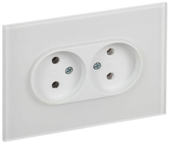 Розетка 2-м SKANDY 10А без заземл. защ. шторок для плоской вилки SK-R03W арктич. бел. IEK SK-R20-10-K01