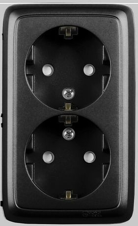 Розетка открытой установки, двухместная, с заземляющим контактом, со шторками, изолирующей пластиной, цвет черный | РА16-154-08 HEGEL
