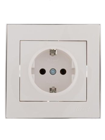 Розетка 1-м СП Rain с заземл. керамика хром. боковой вставкой бел. LEZARD 703-0225-122