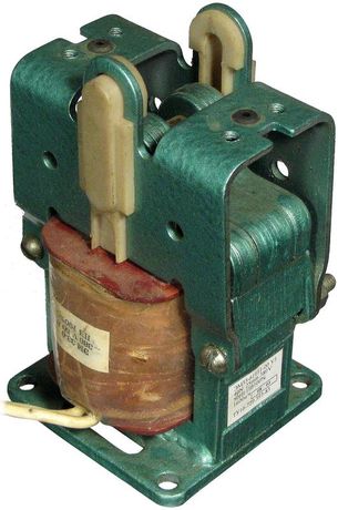 Электромагнит ЭМ33-61111 380В 50Гц тянущее исполнение ПВ=100% 40% гибкие выводы УЗ A8013-80097476 Реле и Автоматика