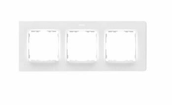 Рамка 3-местн. S82 Concepi бел. матов. Simon 8200637-090