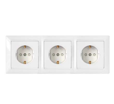 Розетка 3-м СП 16А IP20 с заземл. защ. шторки бел. Bylectrica РС16-359