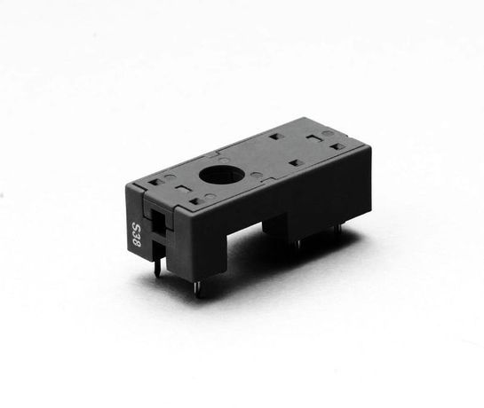 Розетка для монтажа на плате реле 40.31, 40.41, в комплекте металлическая клипса 095.51, версия: черный цвет (заказ минимум/кратно 1000шт) - 95.13.20SMA FINDER 951320SMA