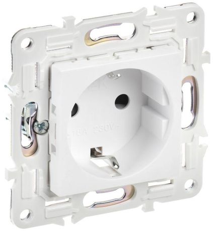 Розетка SKANDY 16А с заземл. защ. шторки SK-R04W арктич. бел. IEK SK-R14-16-K01