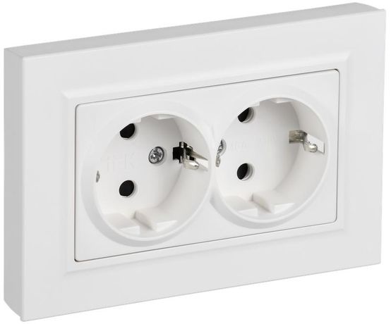 Розетка 2-м BRITE РСшПл12-3-БрАБ 16А с заземл. защ. шторками плоская в сборе арктич. бел. IEK BR-R28-16-K91-F