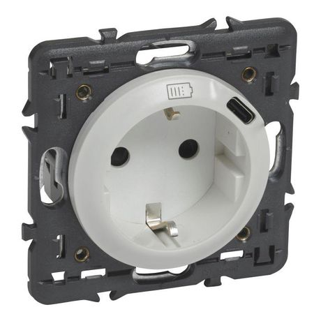 Розетка 2-м СП 2мод. Celiane 16А IP40 250В 2P+E комбинир. со встроен. зарядн. устройством USB C 1.5А 5В и суппортом с лиц. панелью бел. Leg 068119 Legrand